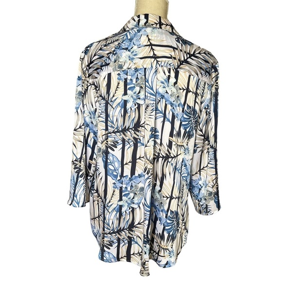 Chico’s Women’s Blue Floral Print Top Size 2 Regular Size L Roll Tab Sleeves - Picture 4 of 9